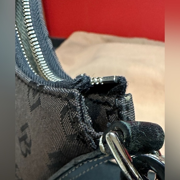 Dooney & Burke Small Gray & Black Signature Logo Handbag 8.5”x3”x5” - Picture 15 of 15